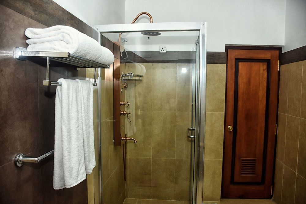 Eagle Regency Boutique Hotel Deluxe Double Room, 1 King Bed, Non Smoking 6