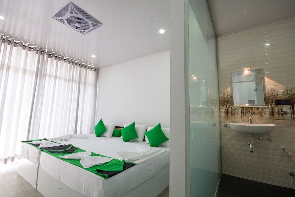 Avora Hotel Standard Triple Room, Multiple Beds 4