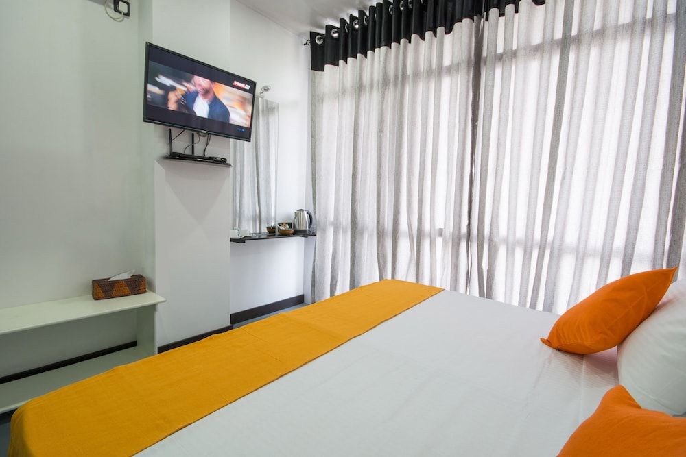 Avora Hotel Standard Double Room 9