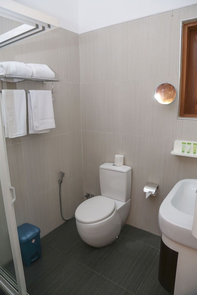 Kandyan Gateway by Unique Hotels Deluxe Double Room- Courtyard View 5