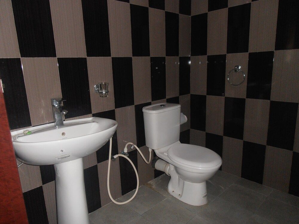 undefined Ritzy Residence 9