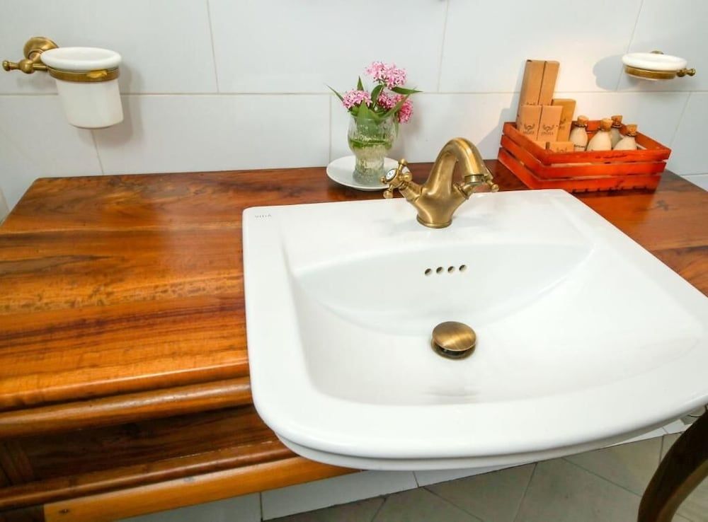 Castle Hill Bungalow Deluxe Double Room 6