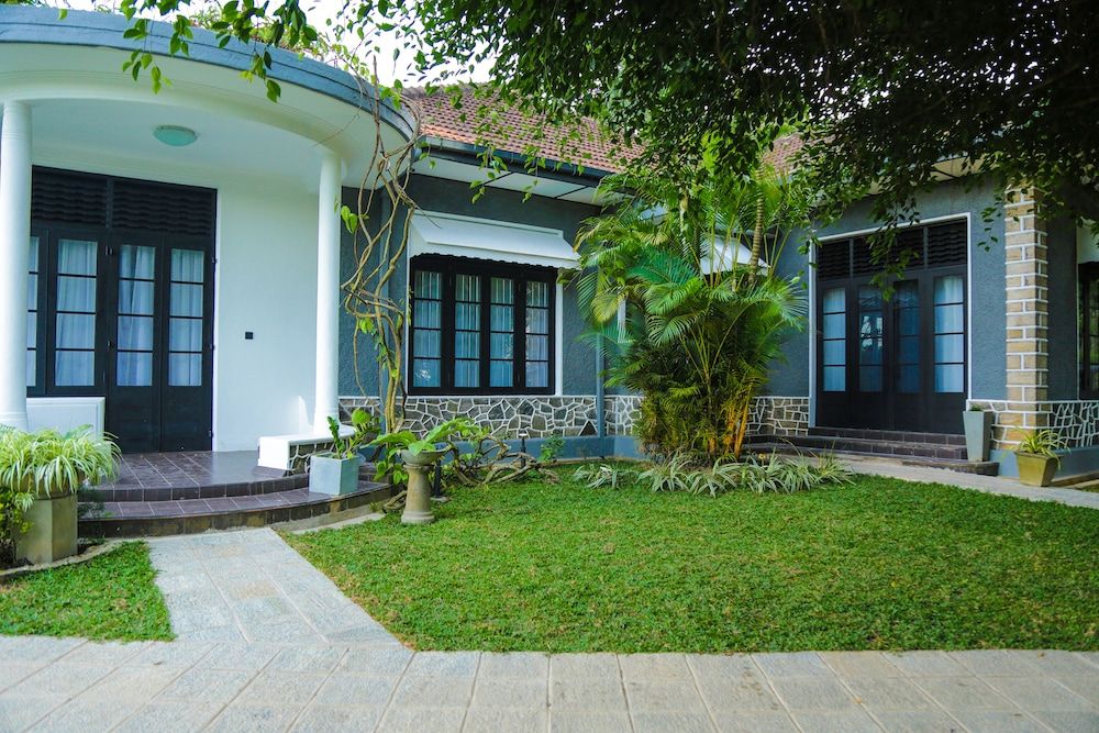 undefined Castle Hill Bungalow 8