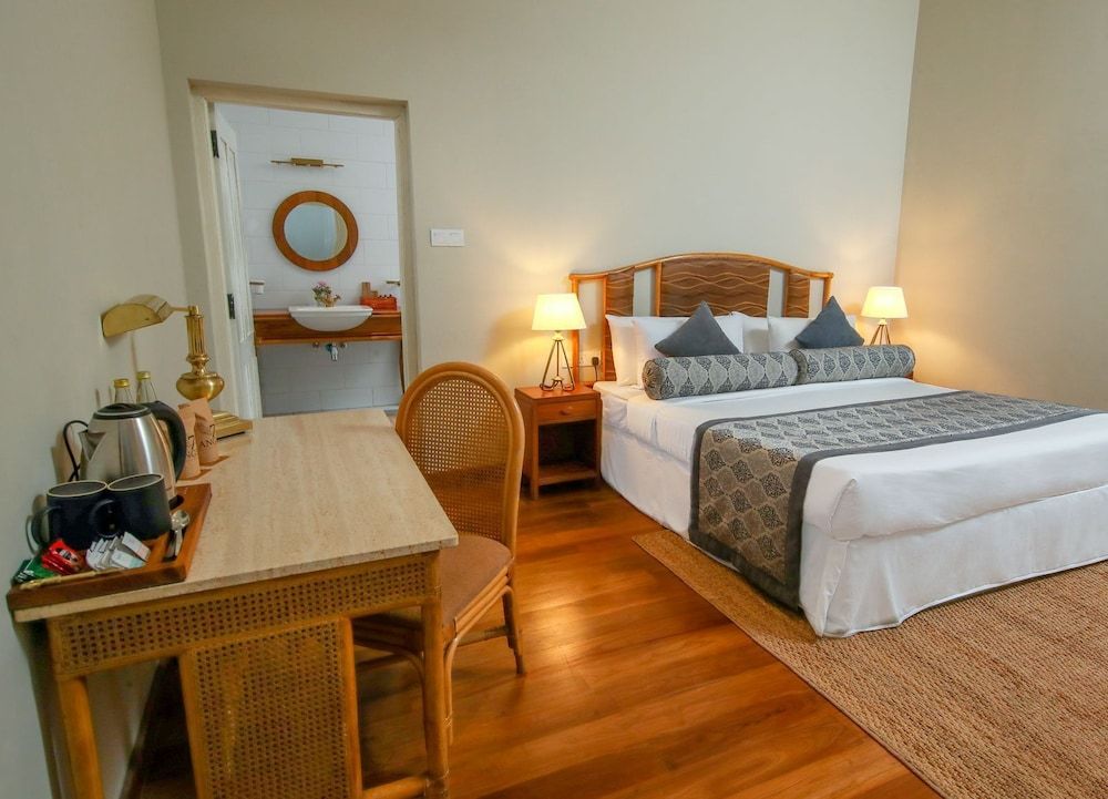 Castle Hill Bungalow Deluxe Double Room 2