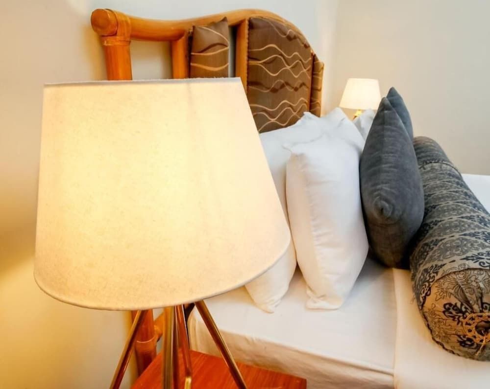 Castle Hill Bungalow Deluxe Double Room 14