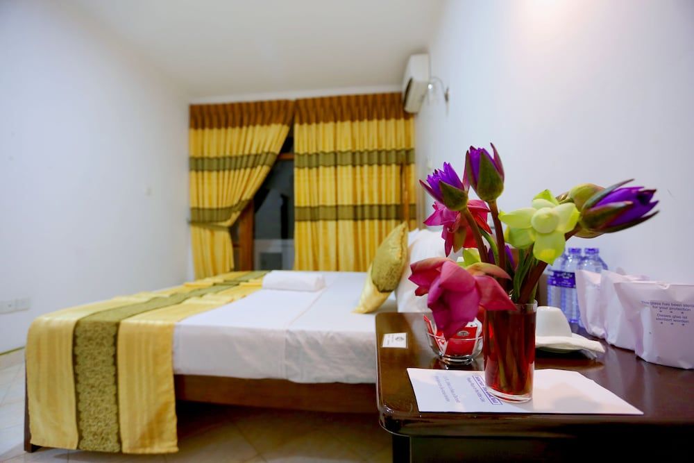 Hotel Mahaweli Spring Deluxe Double Room, Non Smoking, Lake View 3