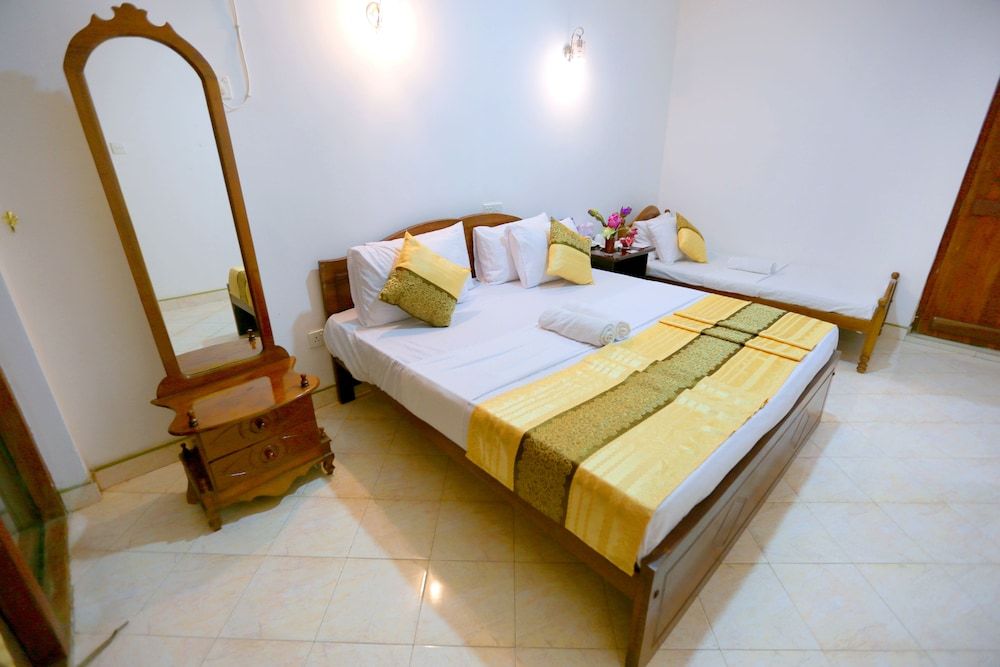 Hotel Mahaweli Spring Deluxe Triple Room, Non Smoking, Lake View 8