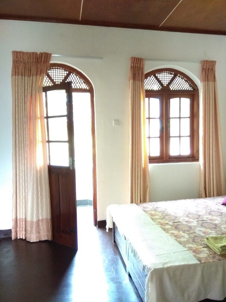 43 Homestay Double Room, Shared Bathroom 2