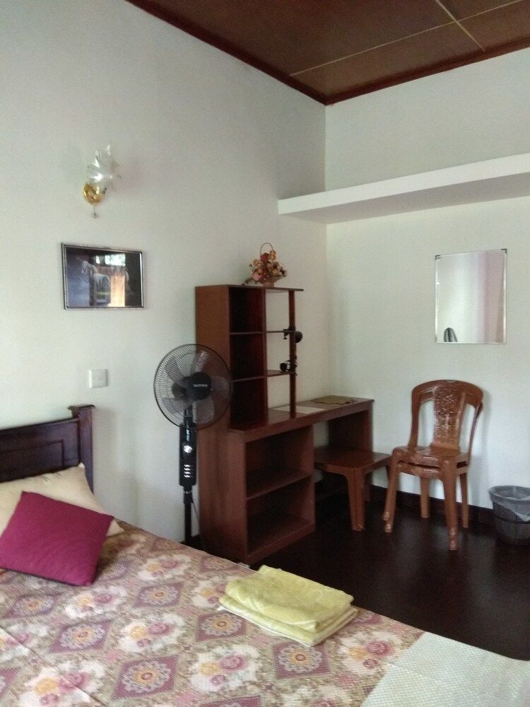43 Homestay Double Room, Shared Bathroom 4