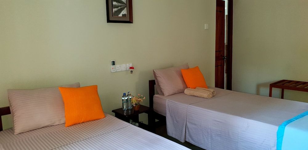 Windy Ridge Kandy Room "C" Classic Room 2