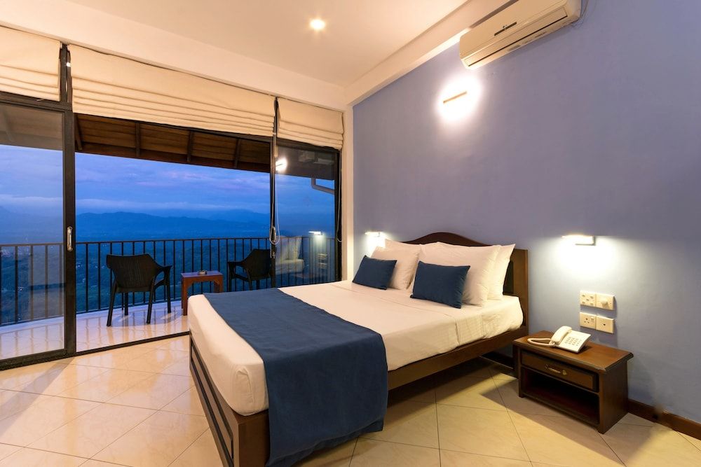 Ceyloni Panorama Resort Deluxe Double Room with Balcony 2