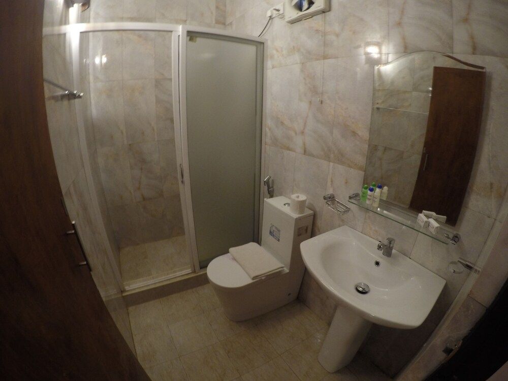 Sizzlers Hub - Hostel Standard Double or Twin Room 9