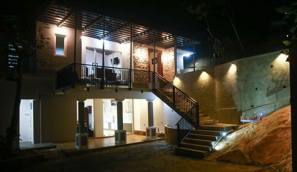 undefined Silver Sign Hotel and Gem Gallery 2