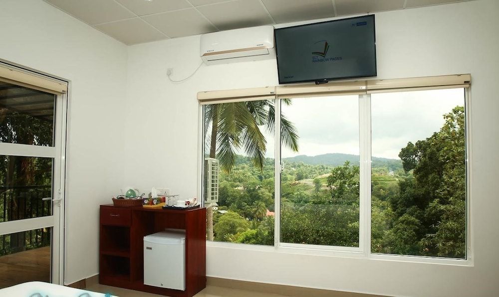 undefined Silver Sign Hotel and Gem Gallery 10