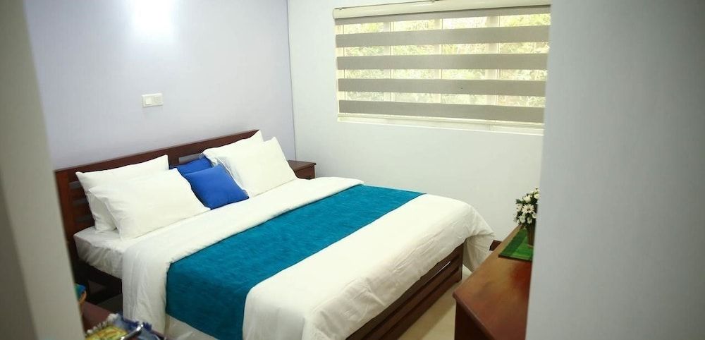 undefined Silver Sign Hotel and Gem Gallery 6