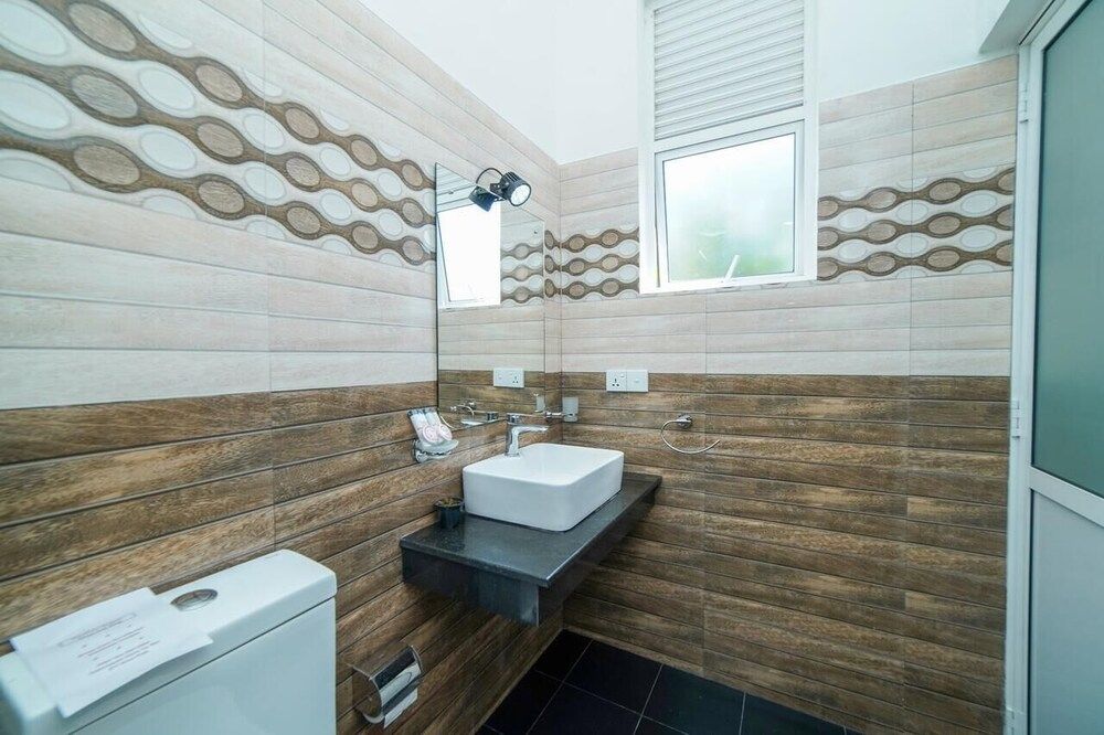 undefined OYO 576 Dazzling Villa 8