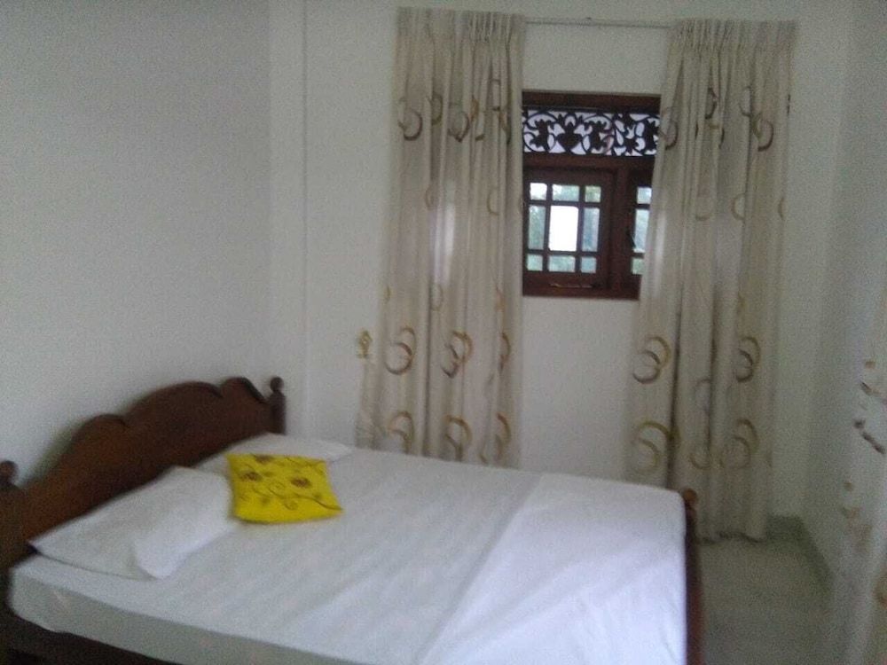 Mahaweli King's Villa Comfort Room 3