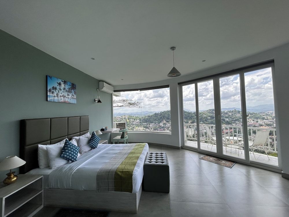 The Summit Deluxe Double Room 3