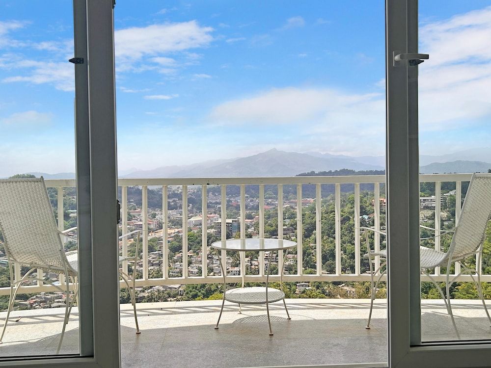 The Summit Deluxe Double Room 6