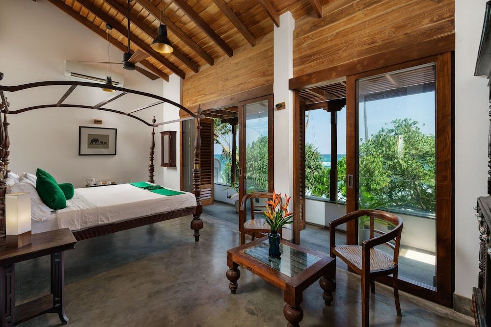 Deluxe Room, 1 King Bed, Bathtub, Ocean View