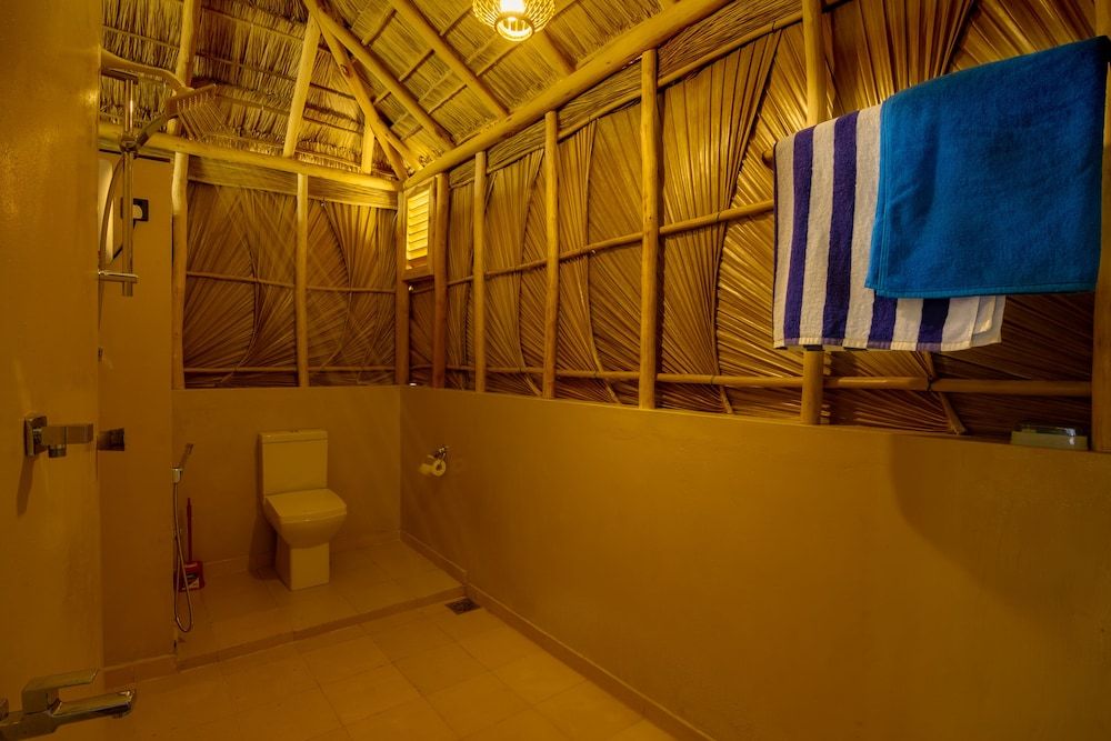 Blue Waters Arugambay ECO LUXURY BEACHFRONT DOUBLE CABANA 11