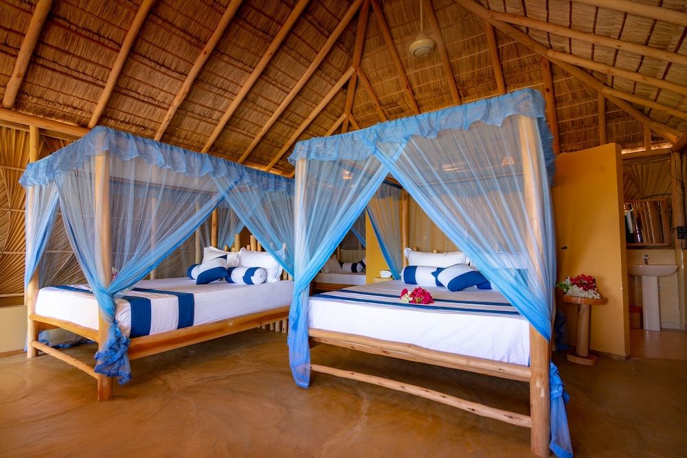 Blue Waters Arugambay ECO LUXURY BEACHFRONT FAMILY CABANA 4