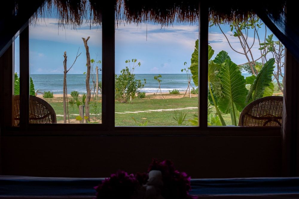 Blue Waters Arugambay ECO LUXURY BEACHFRONT DOUBLE CABANA 9
