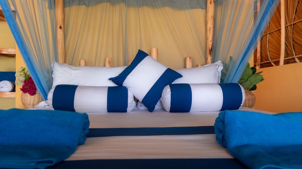 Blue Waters Arugambay ECO LUXURY BEACHFRONT FAMILY CABANA