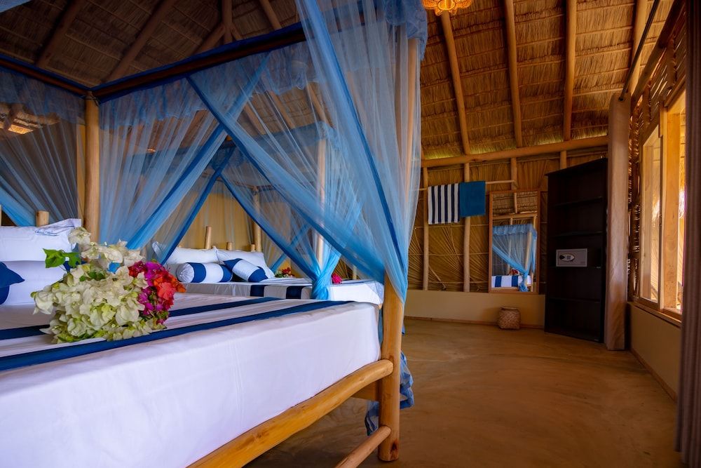 Blue Waters Arugambay ECO LUXURY BEACHFRONT FAMILY CABANA 7