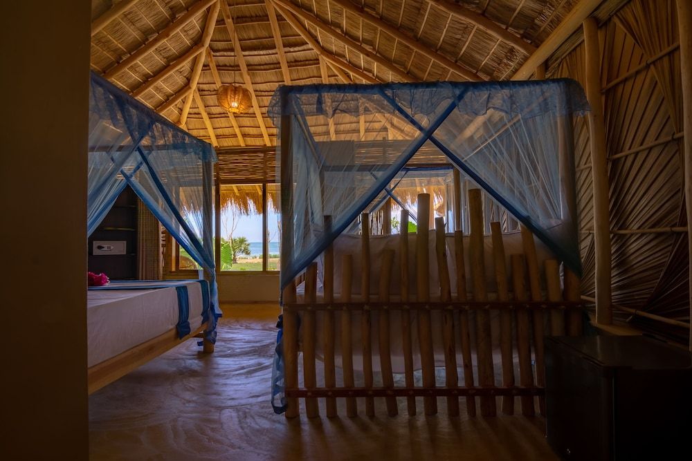Blue Waters Arugambay ECO LUXURY BEACHFRONT FAMILY CABANA 17