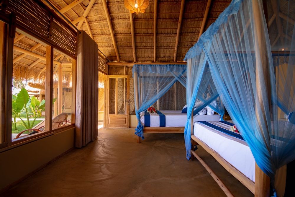 Blue Waters Arugambay ECO LUXURY BEACHFRONT FAMILY CABANA 15