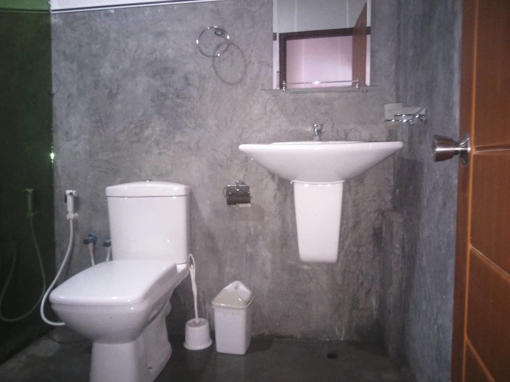 Hi Lanka Backpackers - Adults Only 6-Bed Mixed Dormitory 3