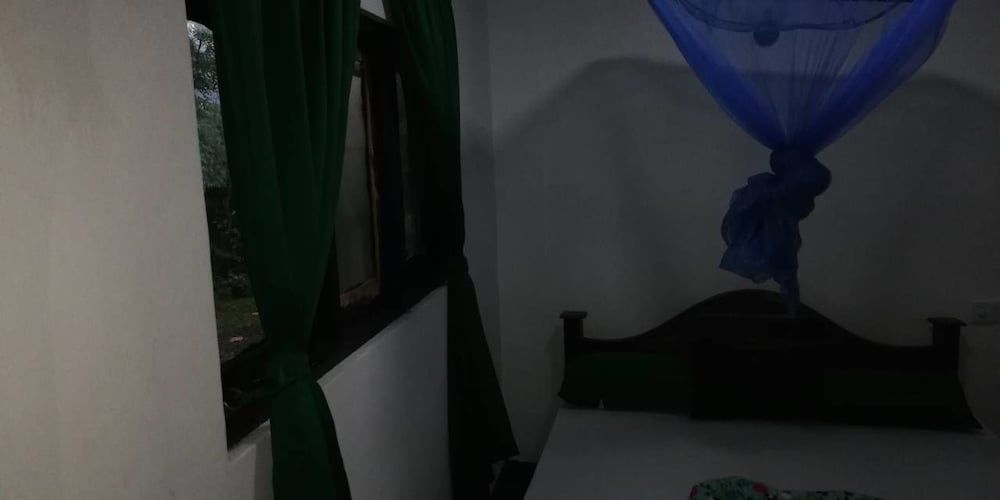 Mid Climes Guest Inn Double Room, Non Smoking 2