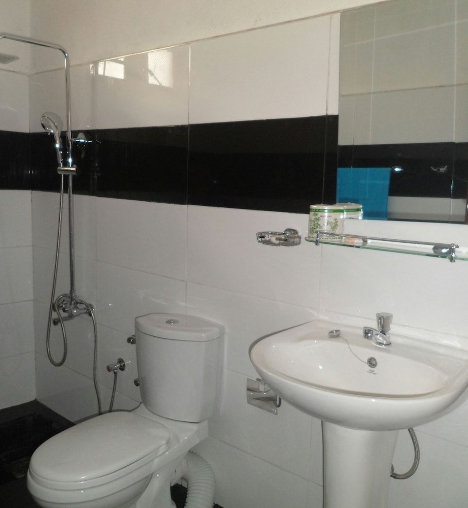 Zircon Ella Standard Triple Room 6