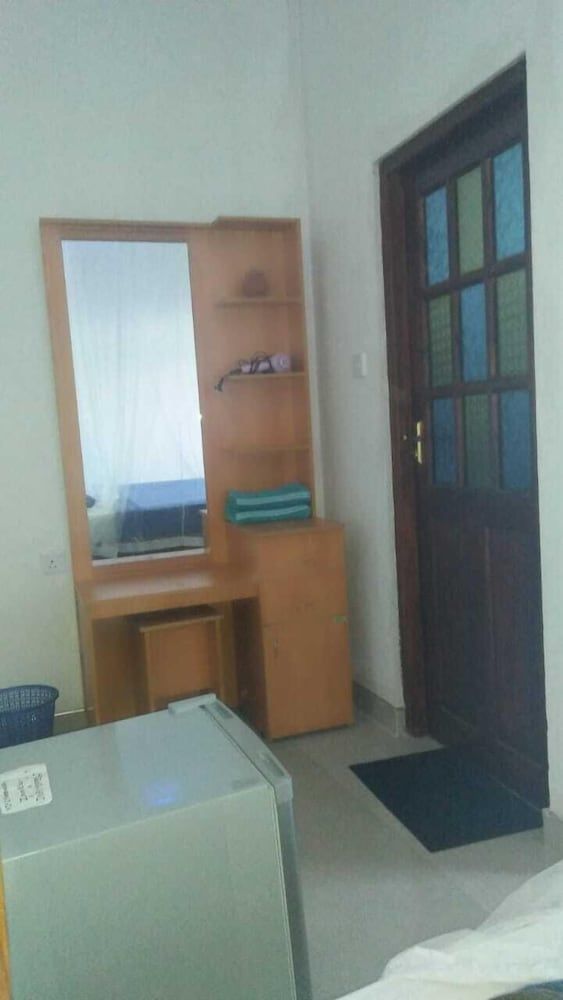 undefined Zircon Ella 7