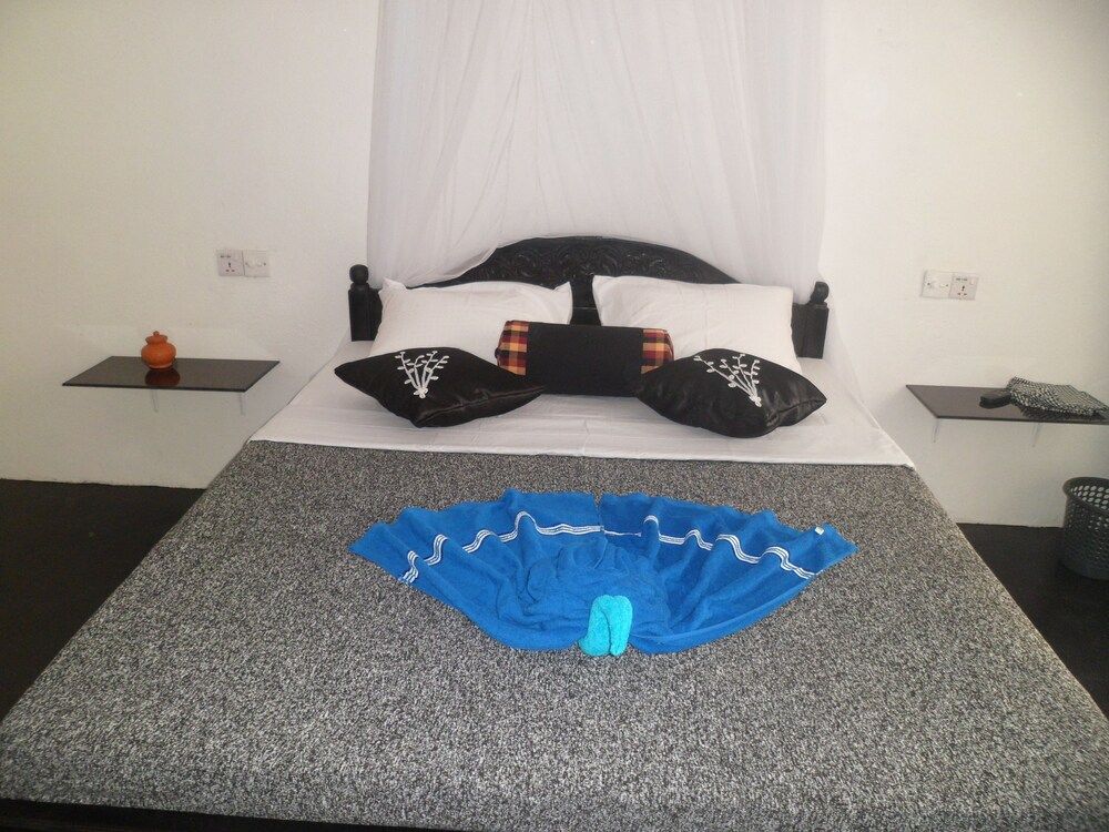 Zircon Ella Standard Triple Room 7