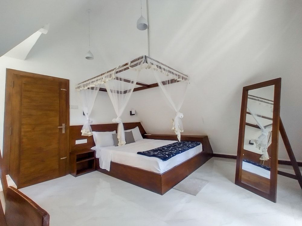 Once in Ella Standard Room, 1 King Bed 8