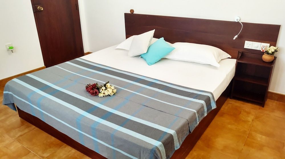 undefined Mina Villa 8