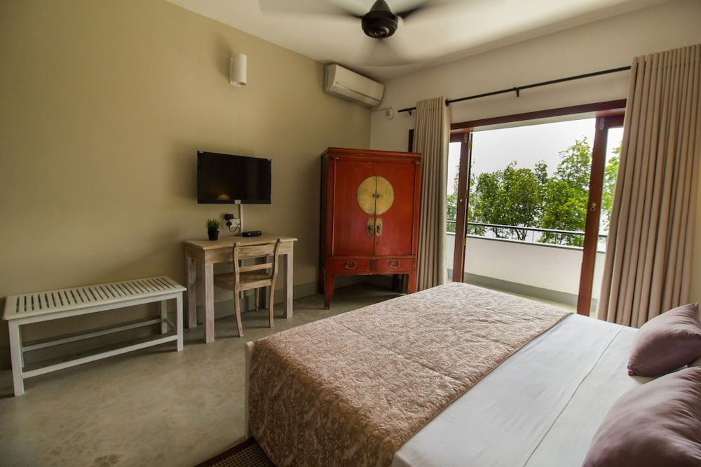 undefined Arahtis Lake Villa 6