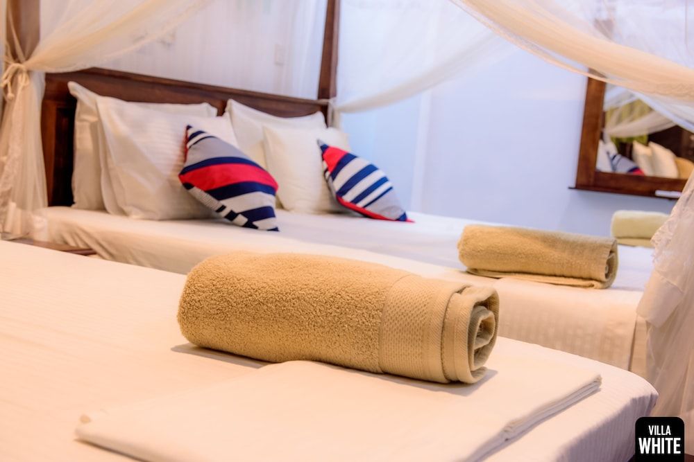 undefined Villa White 9