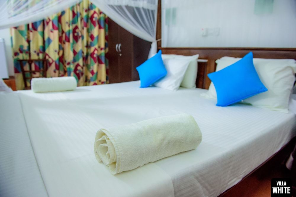 undefined Villa White 3