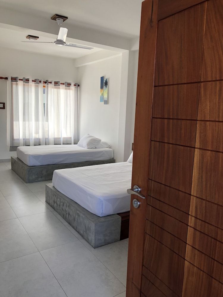 Dasu's Restaurant & Villa Deluxe Triple Room, Non Smoking, Sea View 3