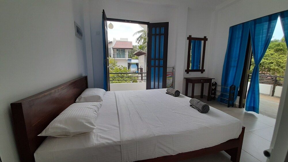 Dollyz Home Superior Room, 1 King Bed, Garden View 2