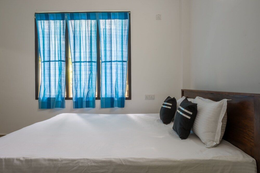 Dollyz Home Superior Studio, 1 King Bed, Garden View 2