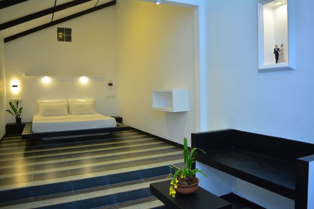 Deluxe Room, 1 King Bed, Garden View