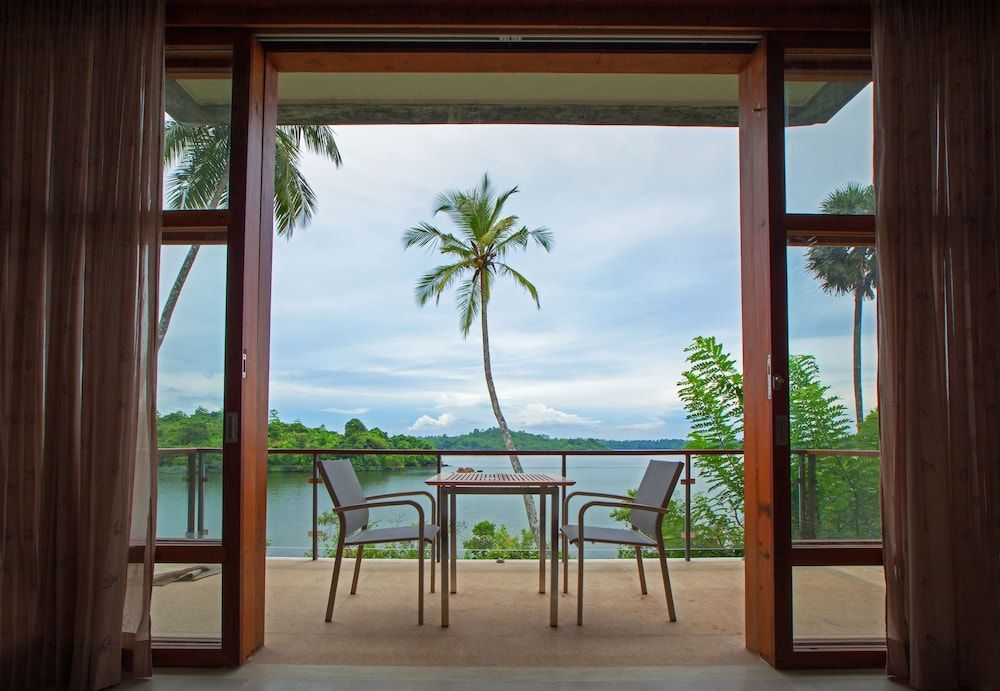 Tri by Amaya Lake Suite 3