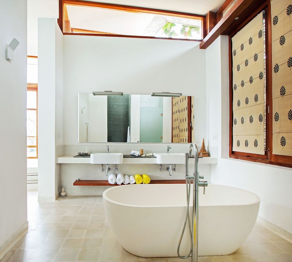 Deep Soaking Bathtub