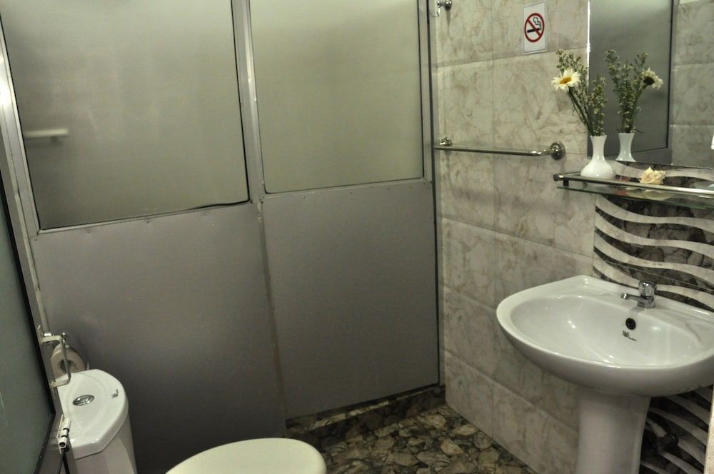 New York Guest House Standard Double Room 5