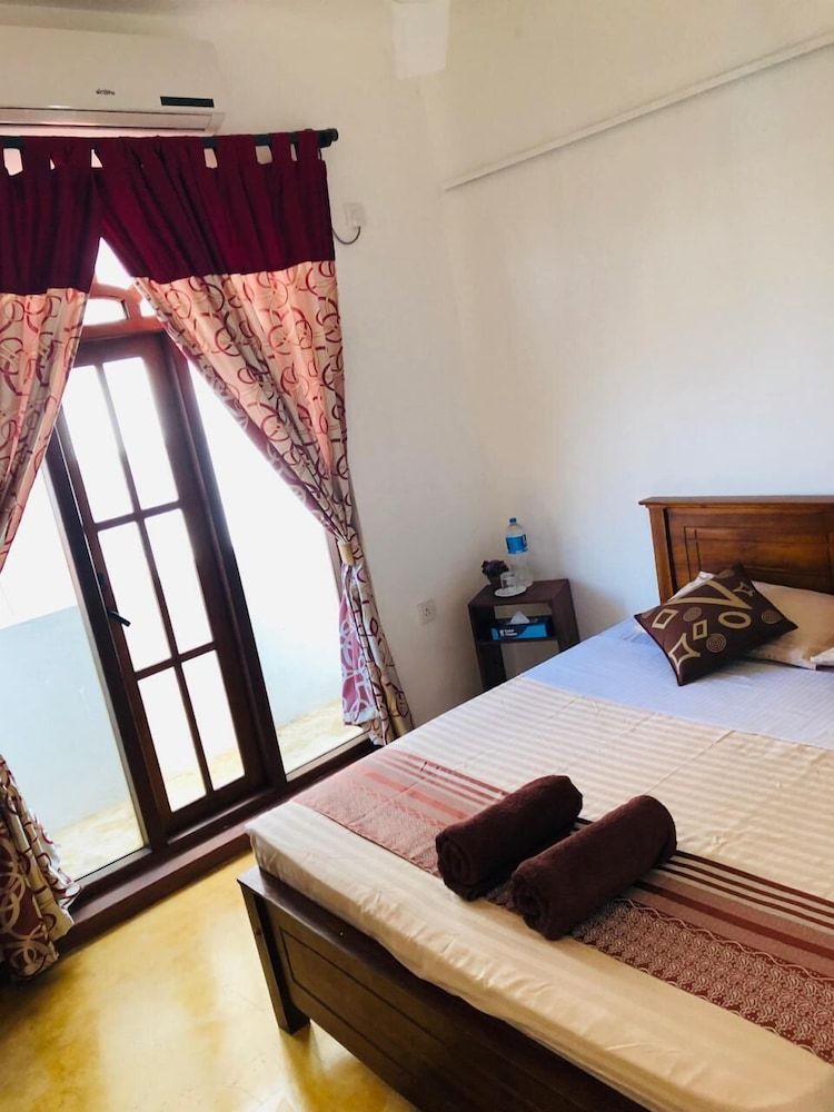 New York Guest House Deluxe Double Room 3