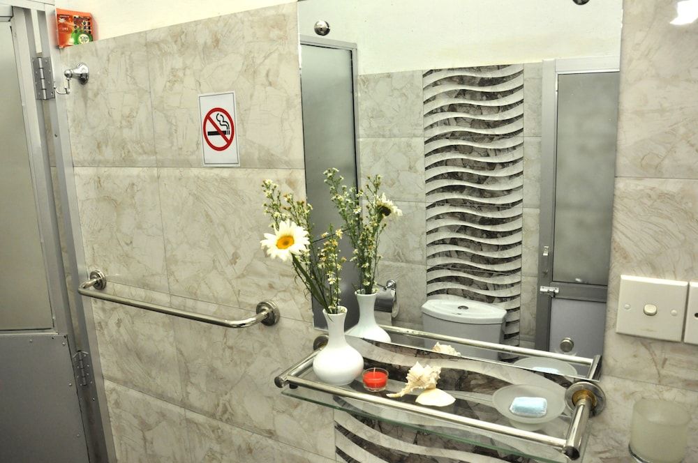 New York Guest House Standard Double Room 6